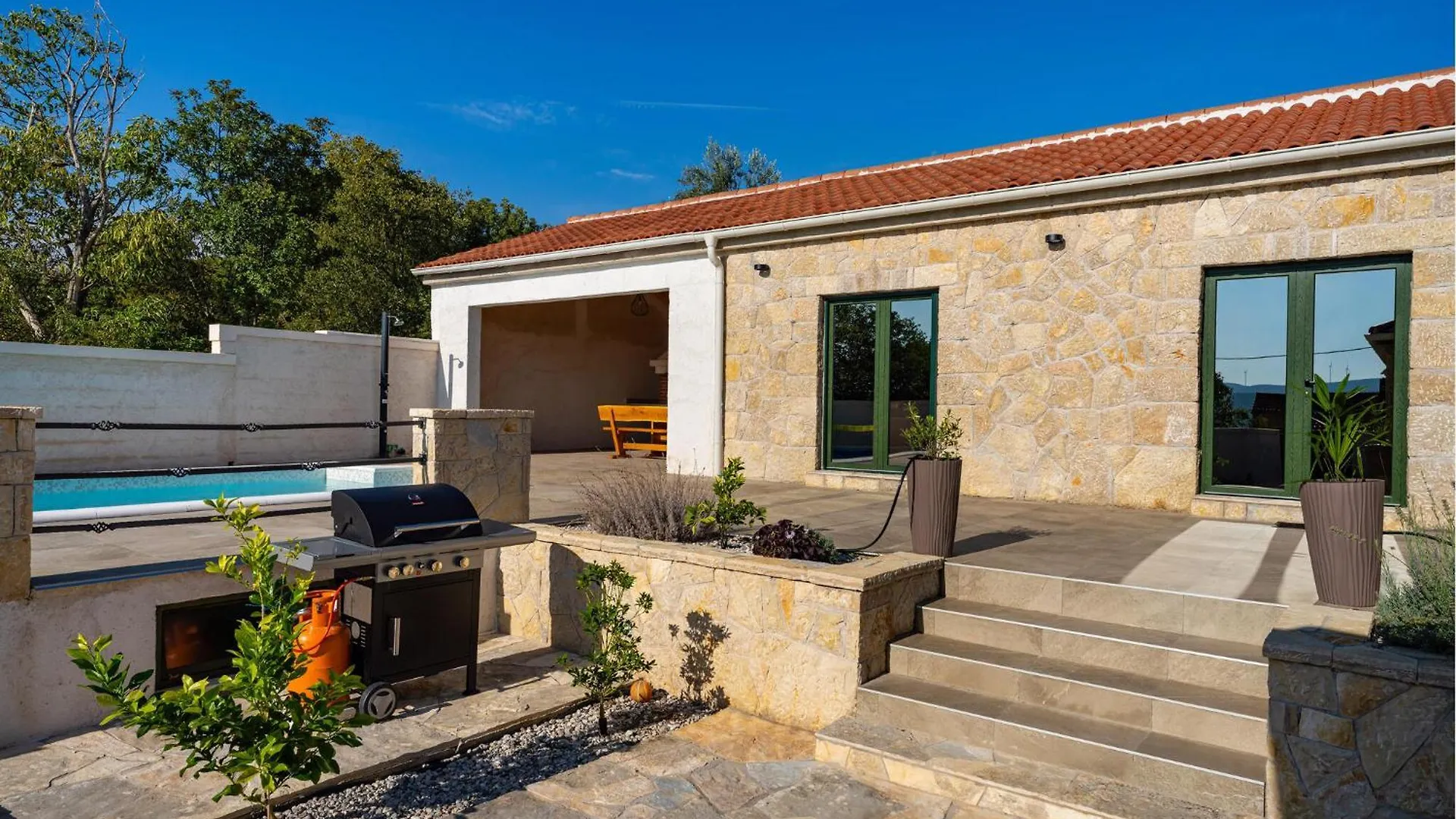 4 Bedroom Cozy Home In Krusevo Krusevo (Zadar)