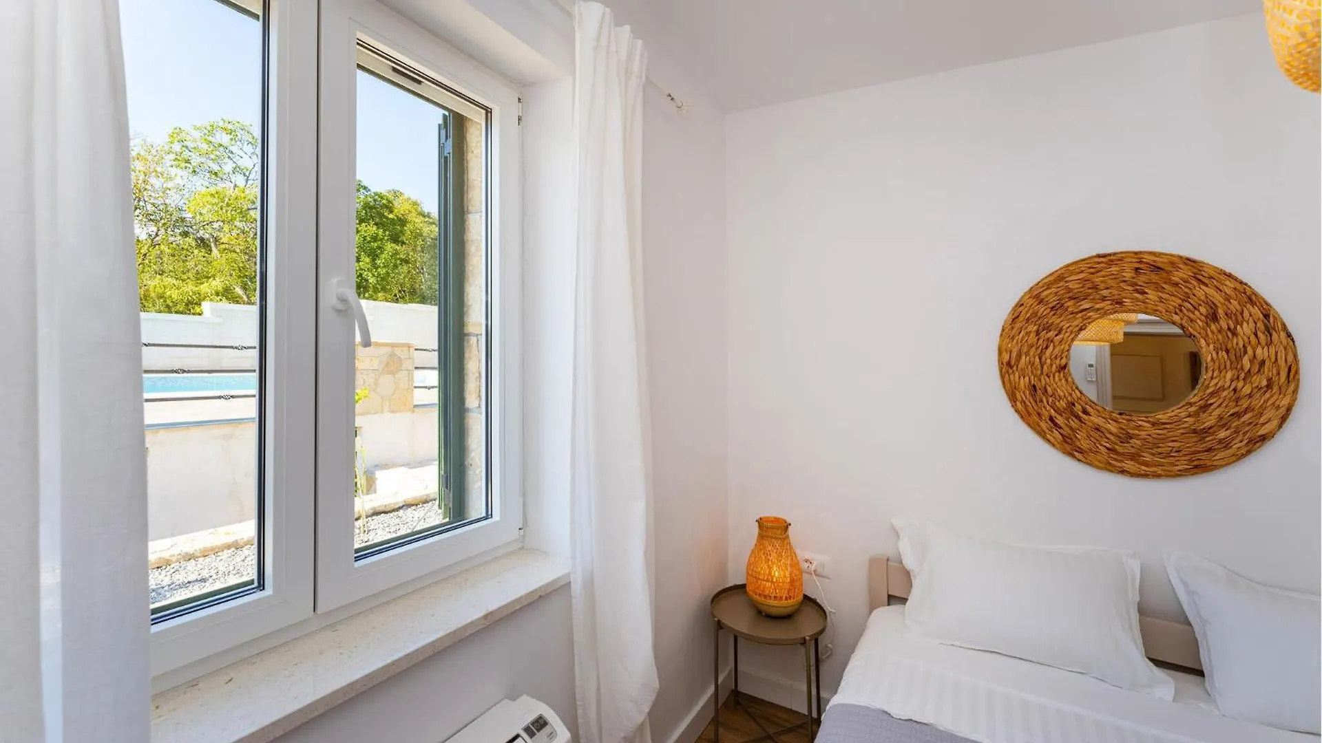 4 Bedroom Cozy Home In Krusevo 0*, Krusevo (Zadar)