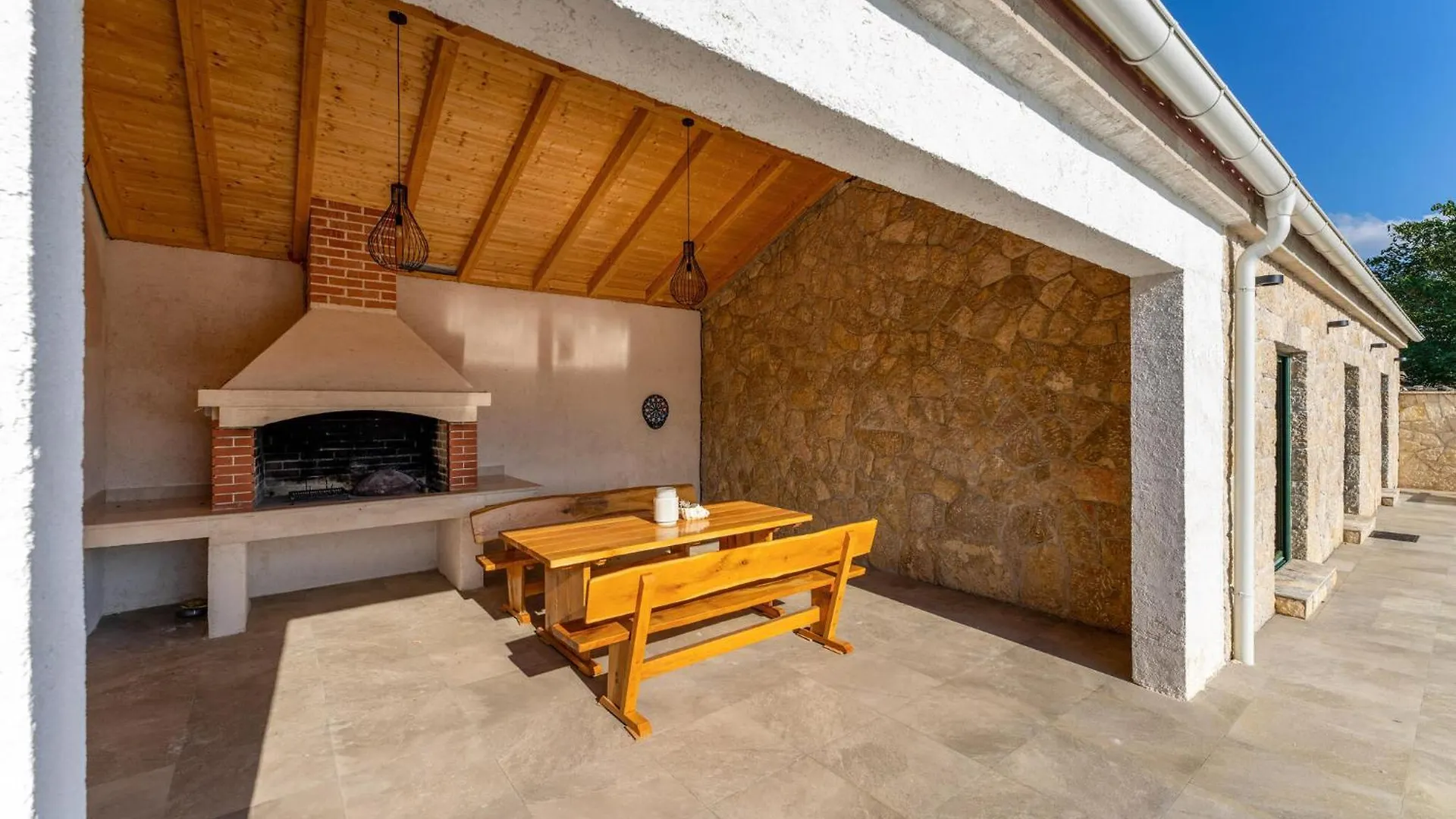 4 Bedroom Cozy Home In Krusevo Croatia